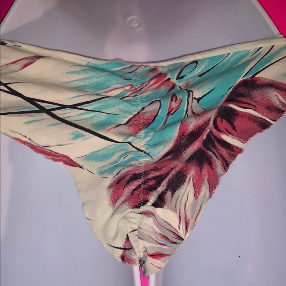Bikini‎ Bottom - Picture 5 of 6